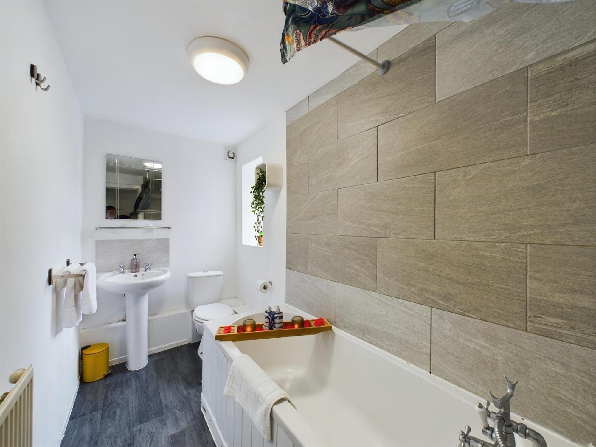 Charming Apartments - Cosy Retreat - Short Drive To City Centre - Free Parking 리버풀 외부 사진